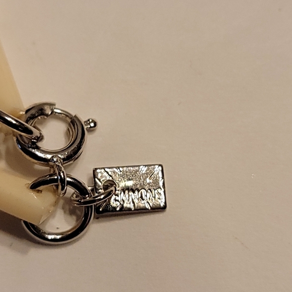 NWT Emmons for Parklane Vintage Faux Ivory Rectangular Fauceted Bead Necklace - Picture 4 of 4